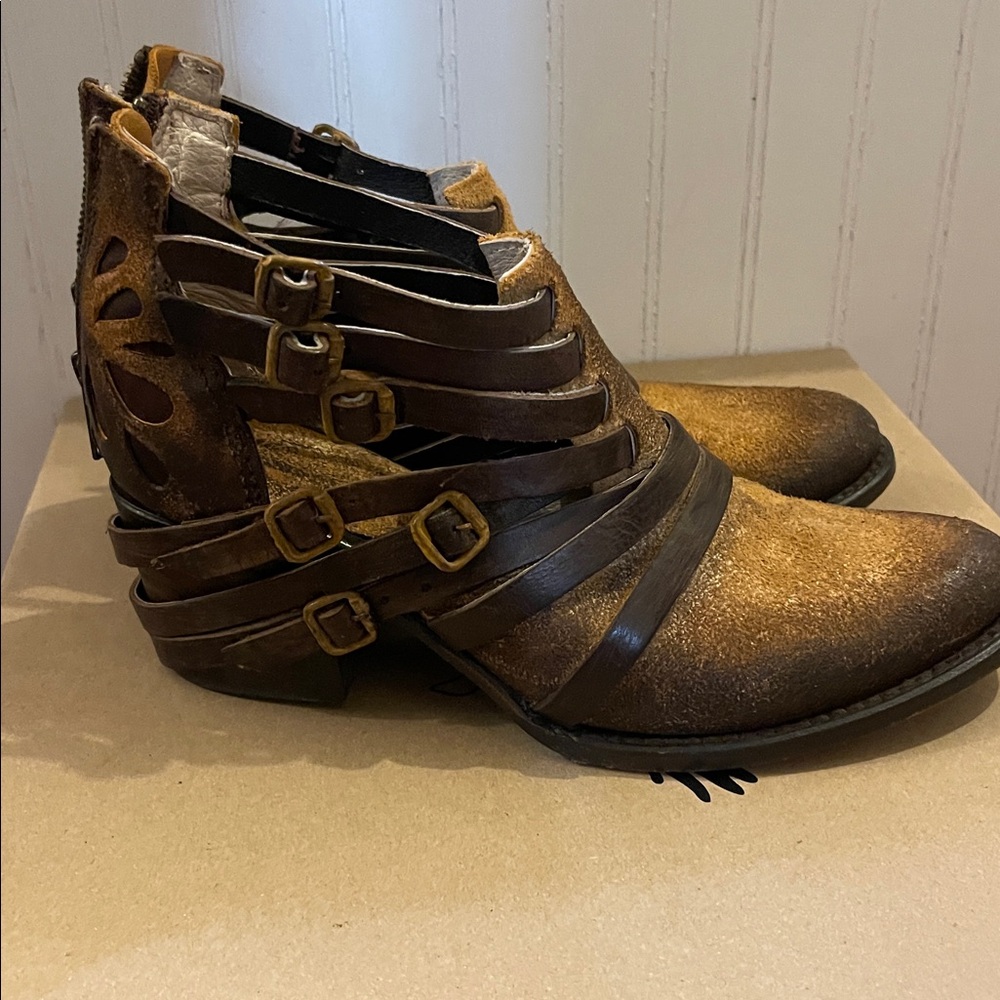 Freebird Amber Brown Ankle Boots